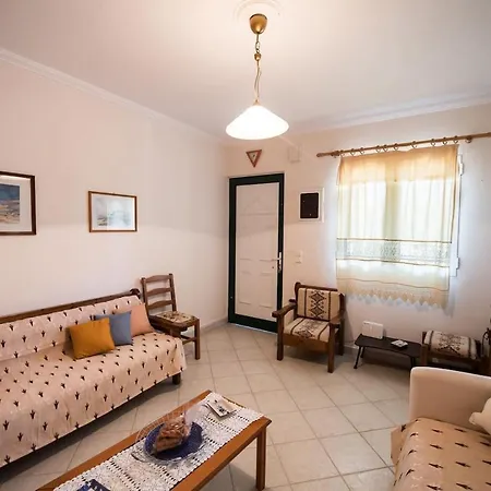 Διαμέρισμα Zeta's Two Floor House In *